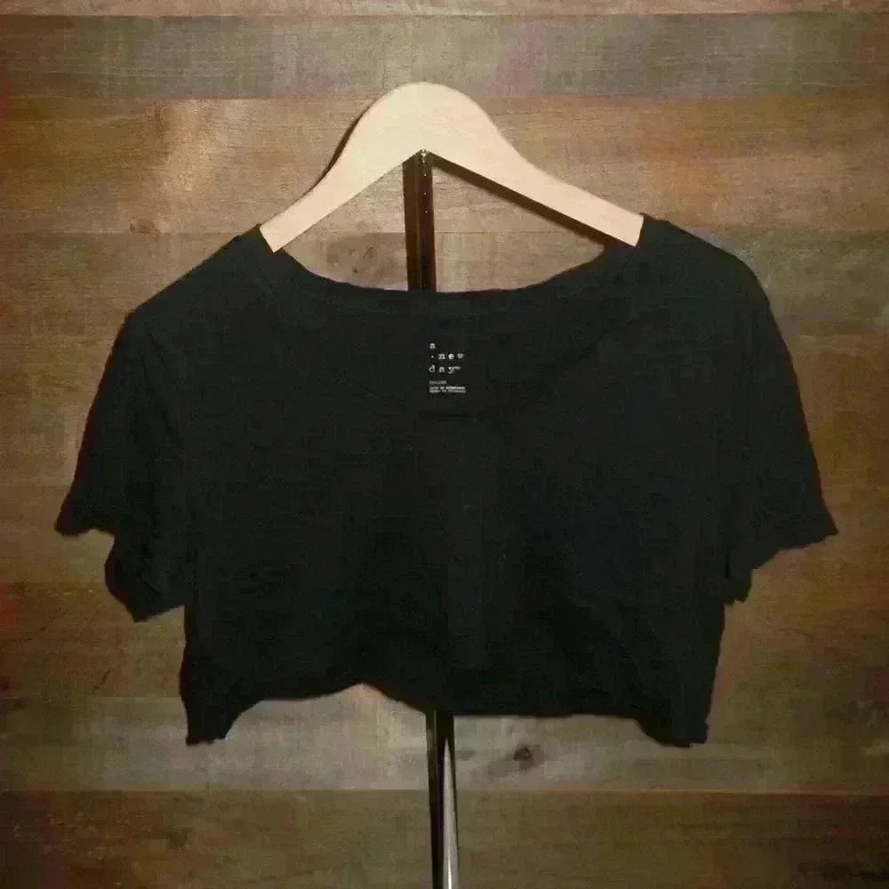 Target a new day black cropped t-shirt - M
